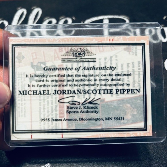 Michael Jordan & Scottie Pippen signed with COA 🏀 - Picture 2 of 4